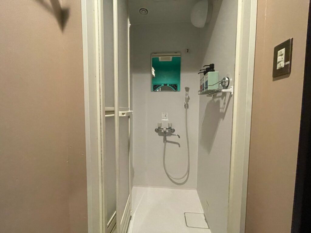 ROOM INN Shanghaiのシャワールーム