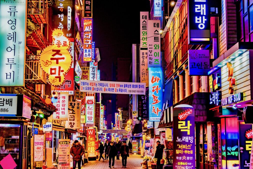 夜の韓国の街